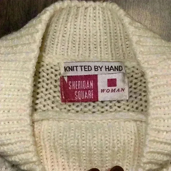 Woman's Hand knitted sweater - Picture 4 of 5